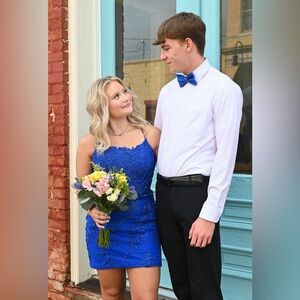 Royal blue homecoming dress absolutely loved, size 4 but could fit 2 to 6